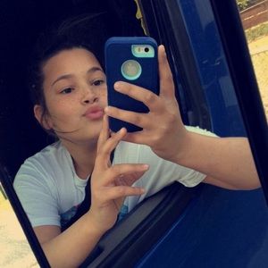 Meet your Posher, Alexis