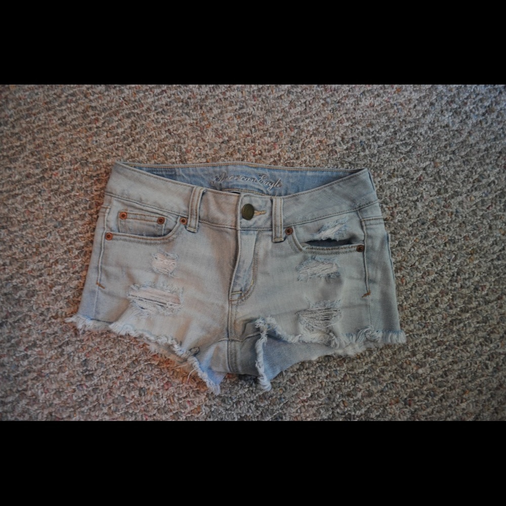 Light wash ripped jean shorts