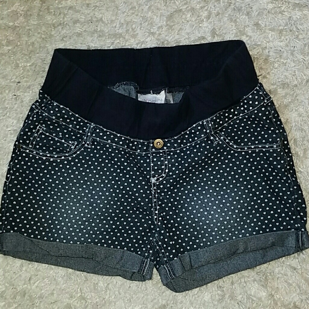 Cute heart print maternity shorts