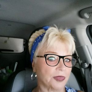 Meet your Posher, Debi