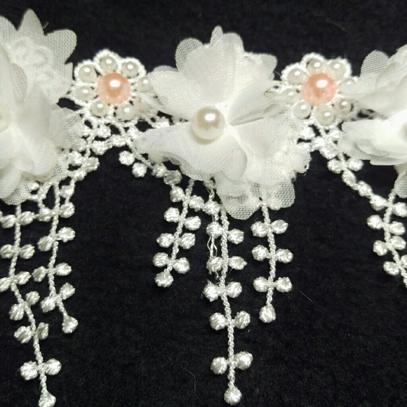Lace chiffon flower and pearl bracelet - Picture 3 of 4