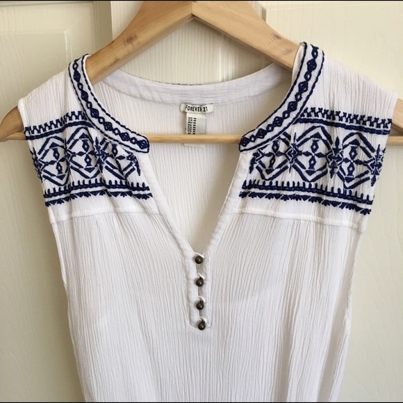 White sleeveless with navy Crochet tank - Picture 2 of 4