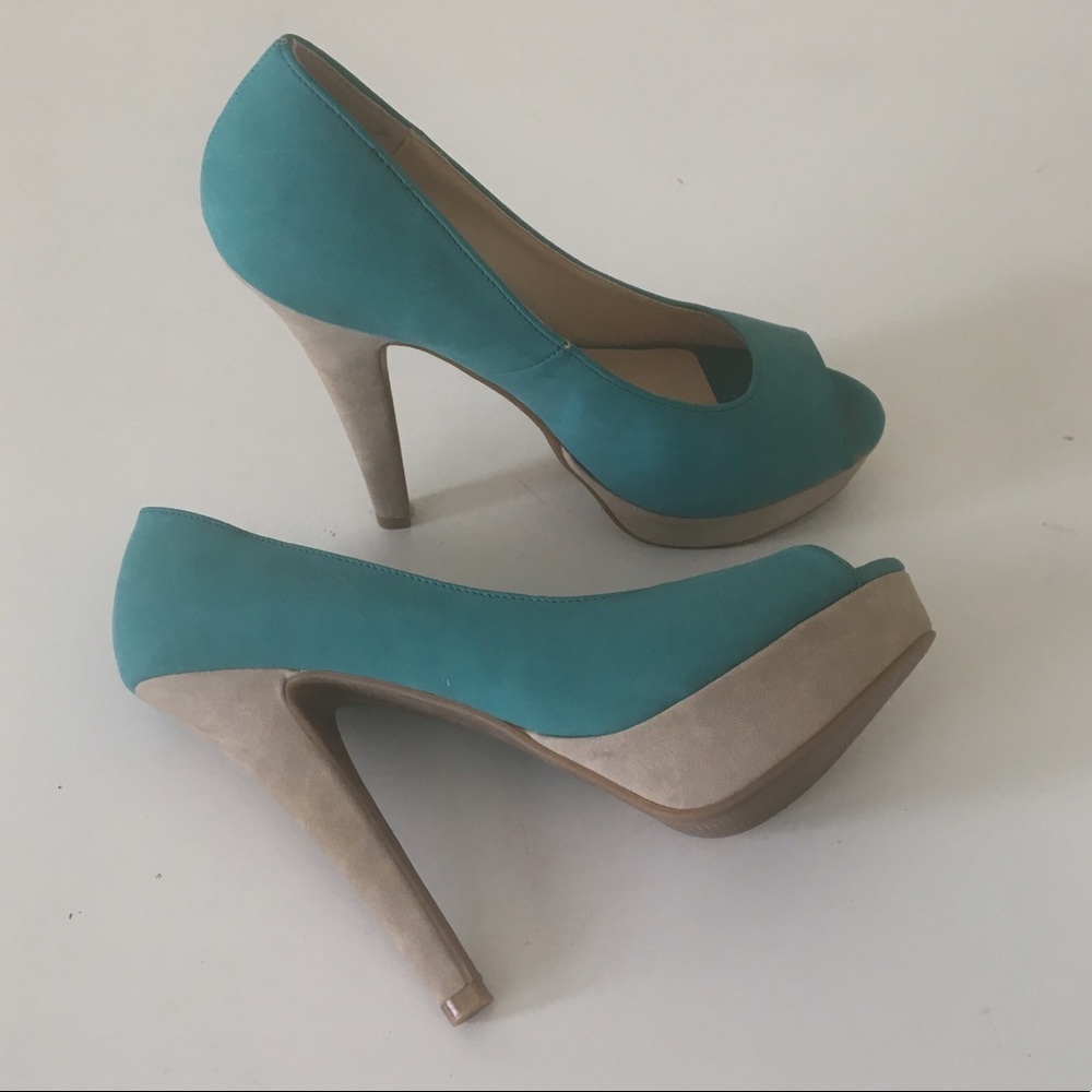 Never worn: Elle 2-tone suede heels Size 6.5