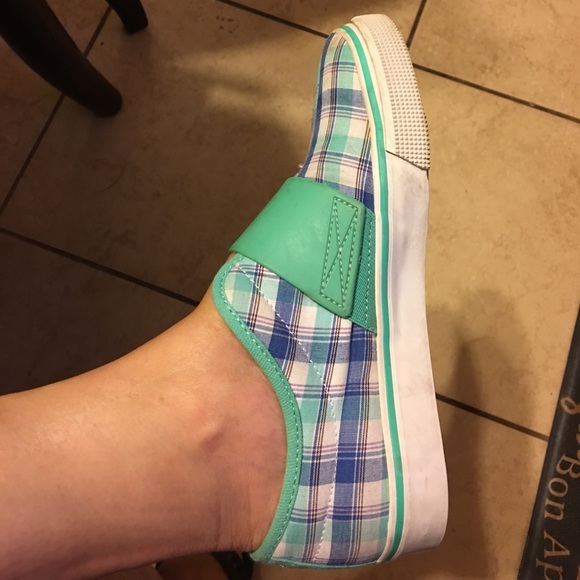 Puma Tennis Shoes - Picture 4 of 5