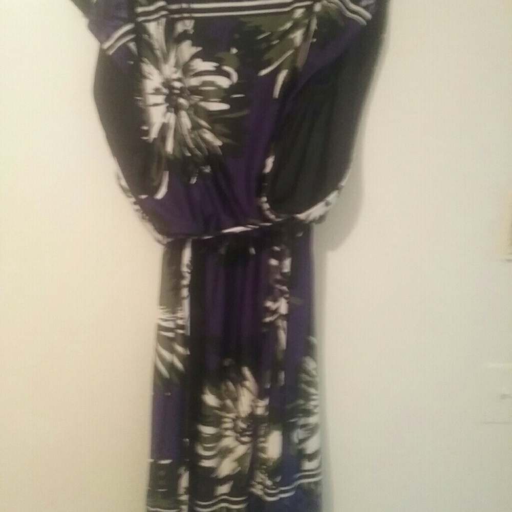 Dress - Picture 3 of 3
