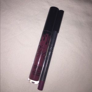 Kylie Jenner Matte Lipstick with Lip Liner