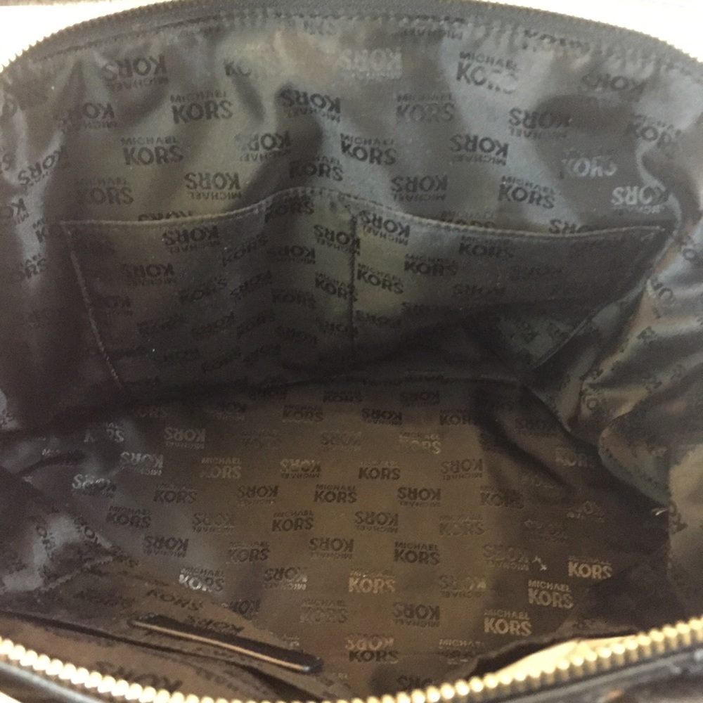 Authentic Michael Kors Hudson Large Satchel - Picture 5 of 8