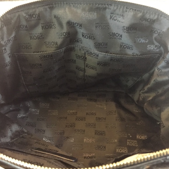 Authentic Michael Kors Hudson Large Satchel - Picture 5 of 8