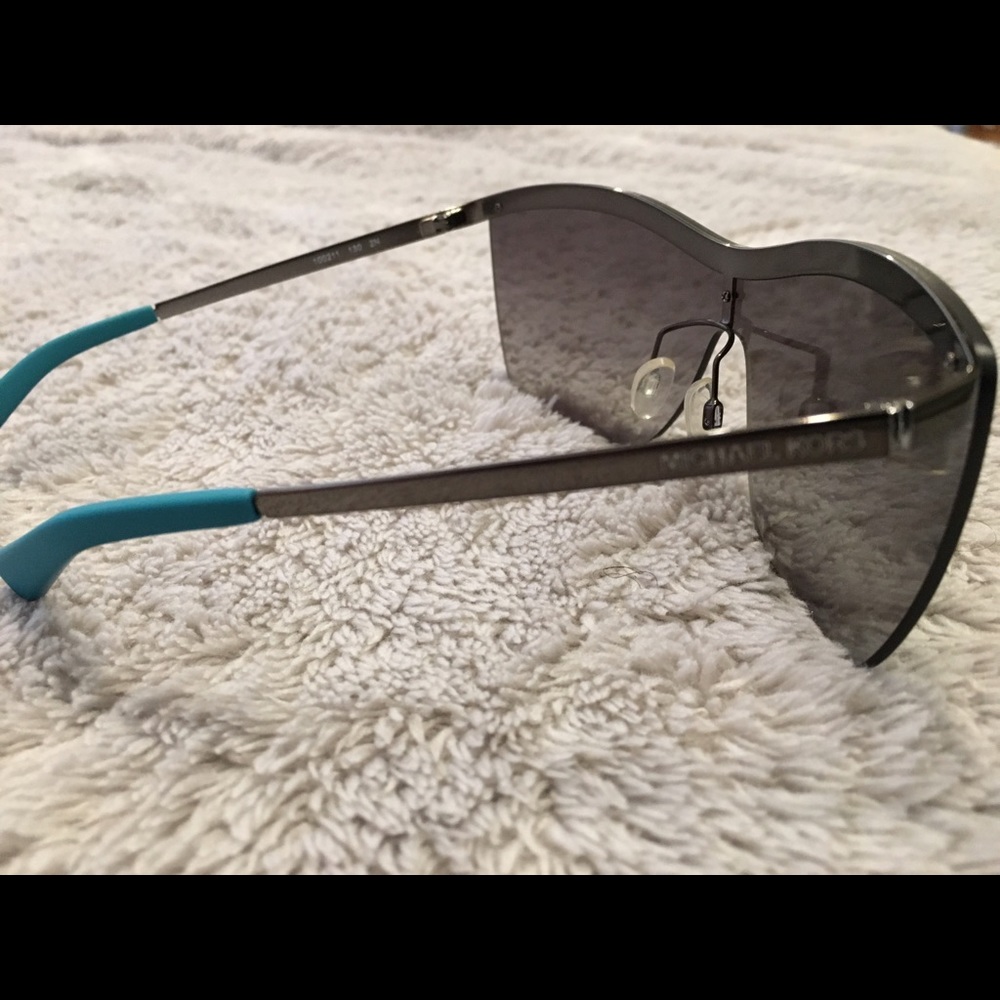 MICHAEL KORS sunglasses - Picture 3 of 4