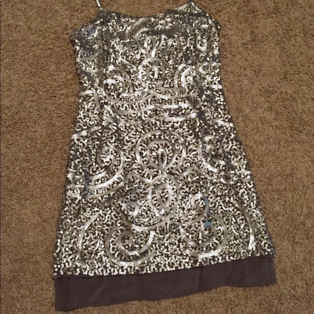 BCBGMAXAZRIA grey sequin dress. 100% silk