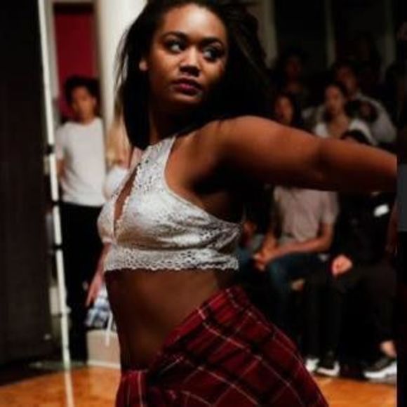 Meet your Posher, Simone - Picture 1 of 1