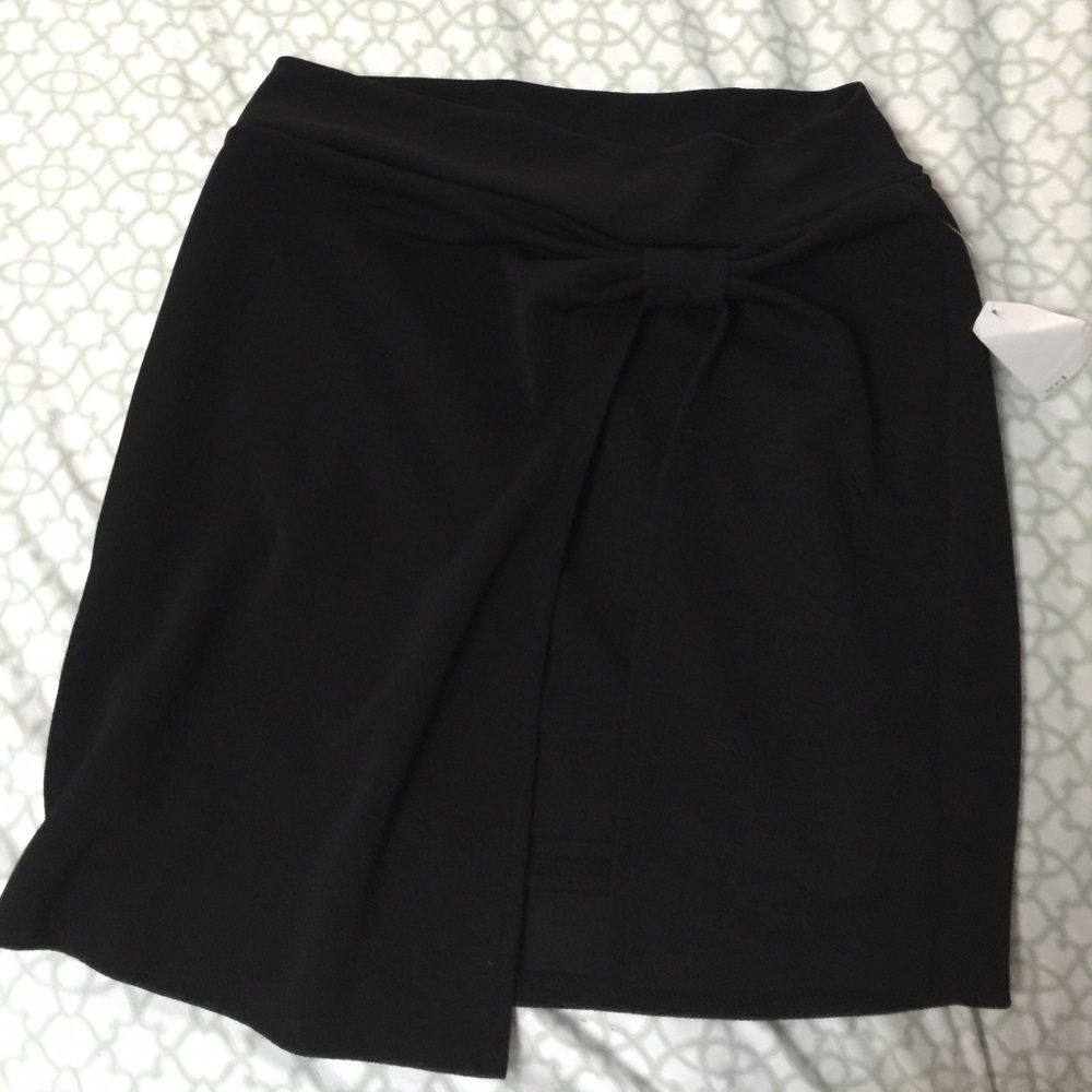 Black bow skirt