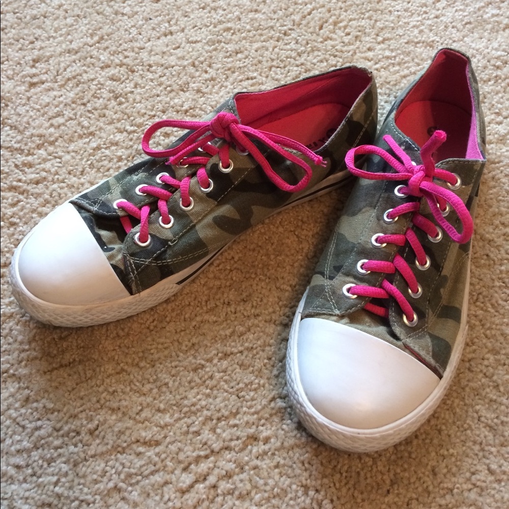 Air Walk camo shoes