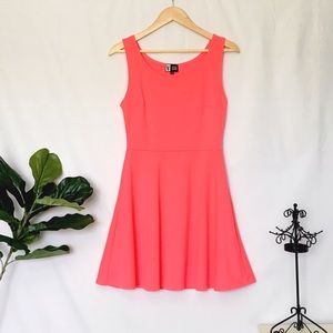 VIBE SPORTSWEAR Skater Dress Size M
