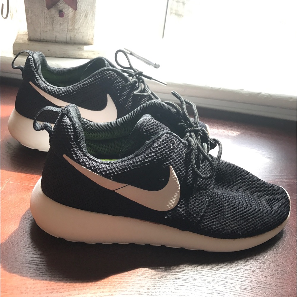 Nike roshe runs