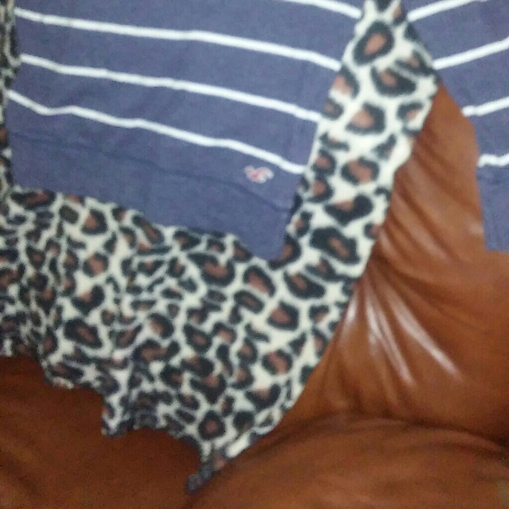 Hollister midsleeve shirt