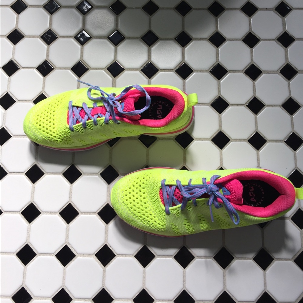 APL sneakers size 7.5
