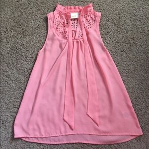 Sleeveless blouse, laser cut design, tie front