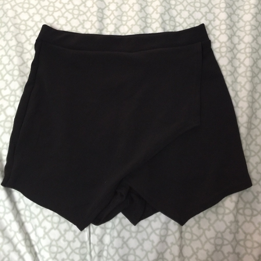 Black skort