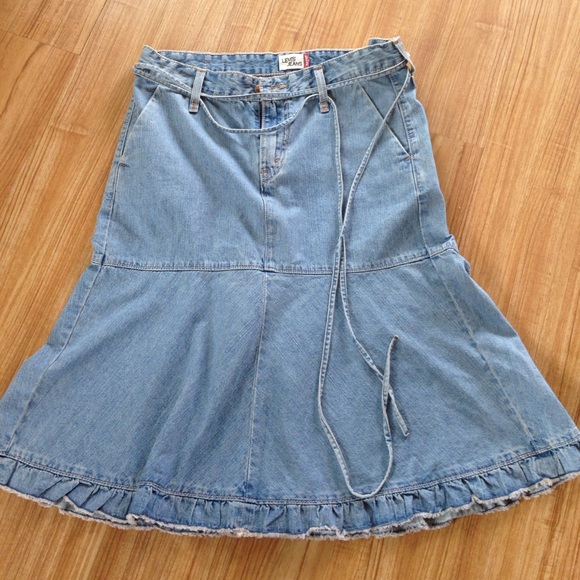 Levi's Dresses & Skirts - Levi's Jean skirt/Firm