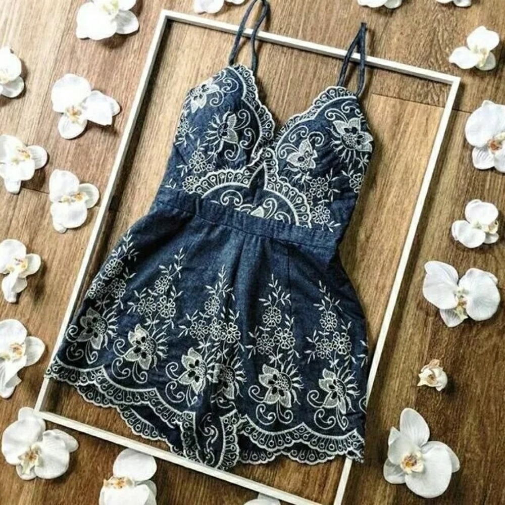 Embroidered Spaghetti Strap Romper - Picture 4 of 5
