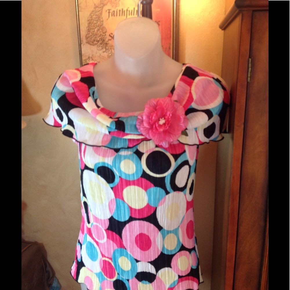 Colorful circle pattern top