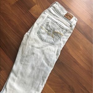 Light American eagle jeans.