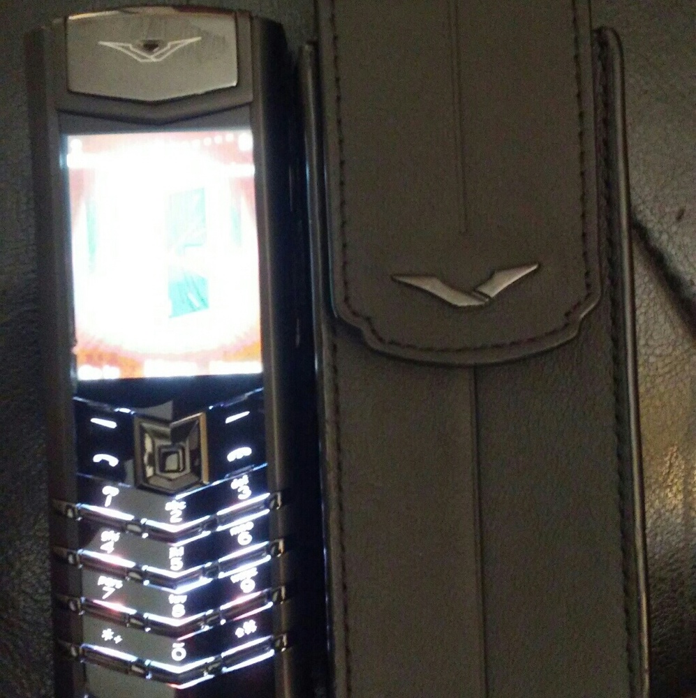 Vertu Signature Black International RichMans PHONE