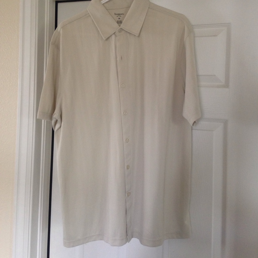 Men's Cream Haggar button up shirt.