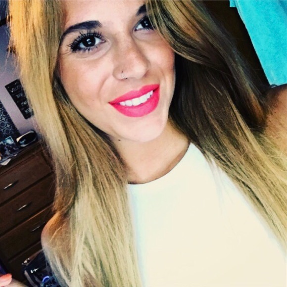 Meet your Posher, Carolyn - Picture 2 of 3