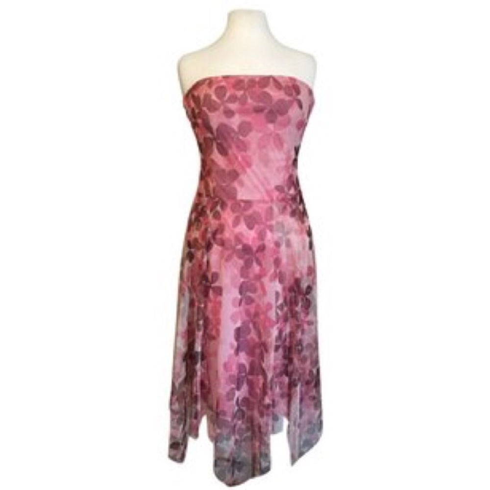 👛Bcbgmaxazria Strapless Floral Lace Pink dress