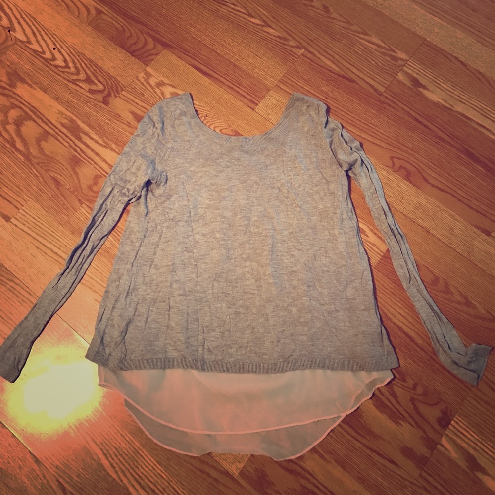 Long sleeve top.