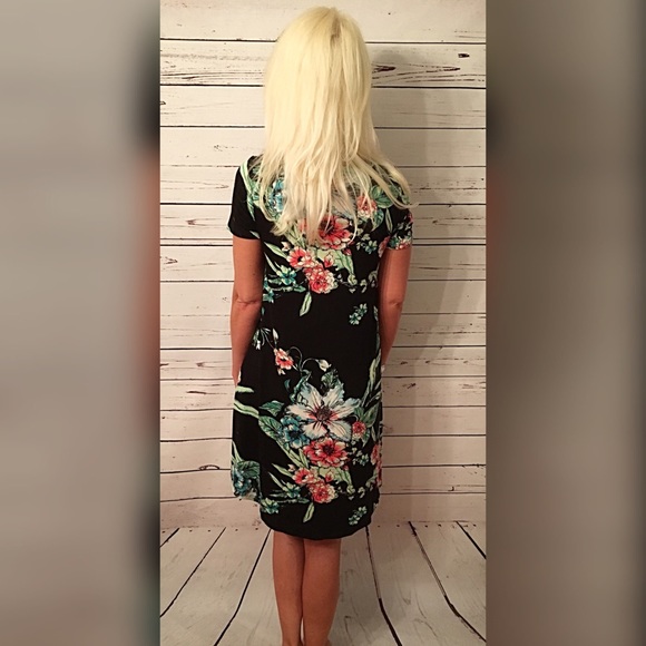 Stunning Knee length Floral pocket dress! ๐ธ - Picture 4 of 4