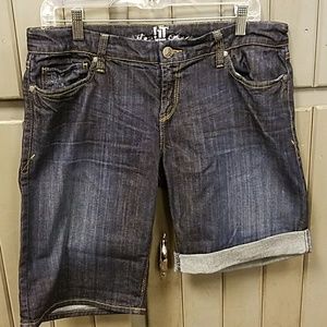 It jean short