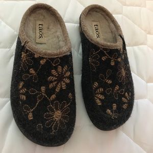 Women's Taos slip on embroidered shoe/slipper