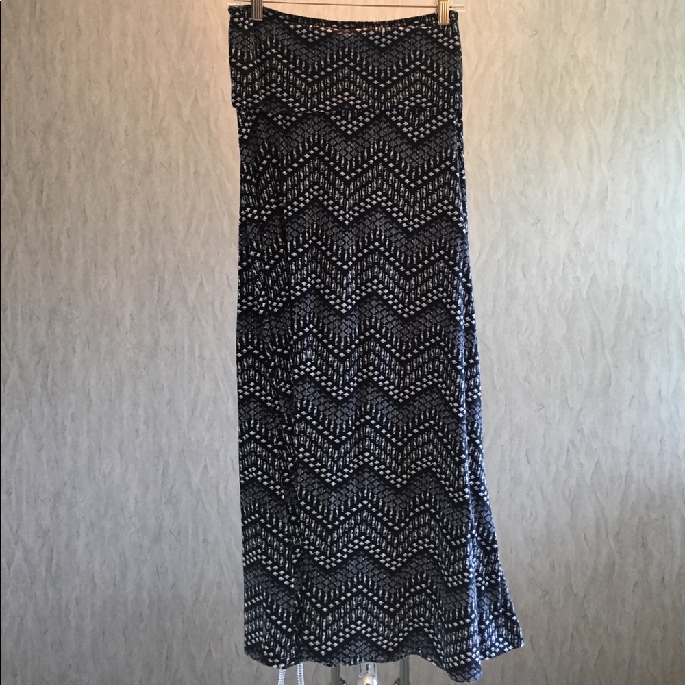 Black and white patterned maxi skirt