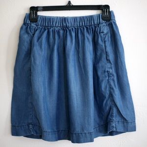 Gap chambray skirt. 😍
