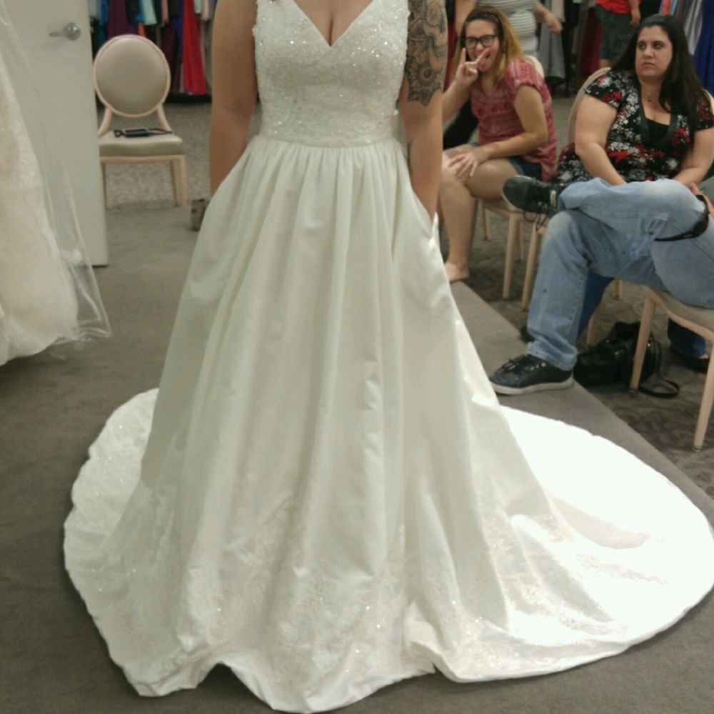 !NEED TO SELL! Diamond White Wedding Dress