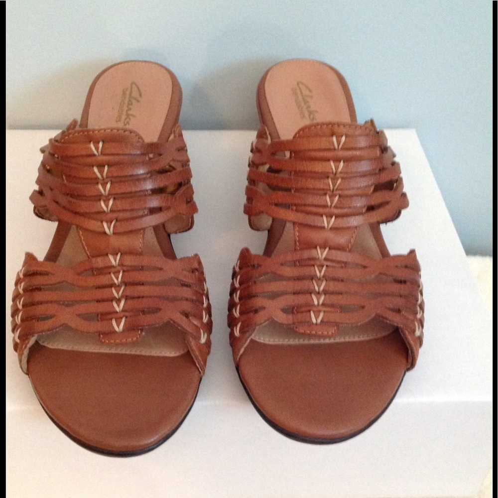 !Clarks bendable Brn. leather slip on sandals,