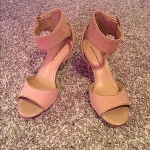 Antonio Melani Pumps