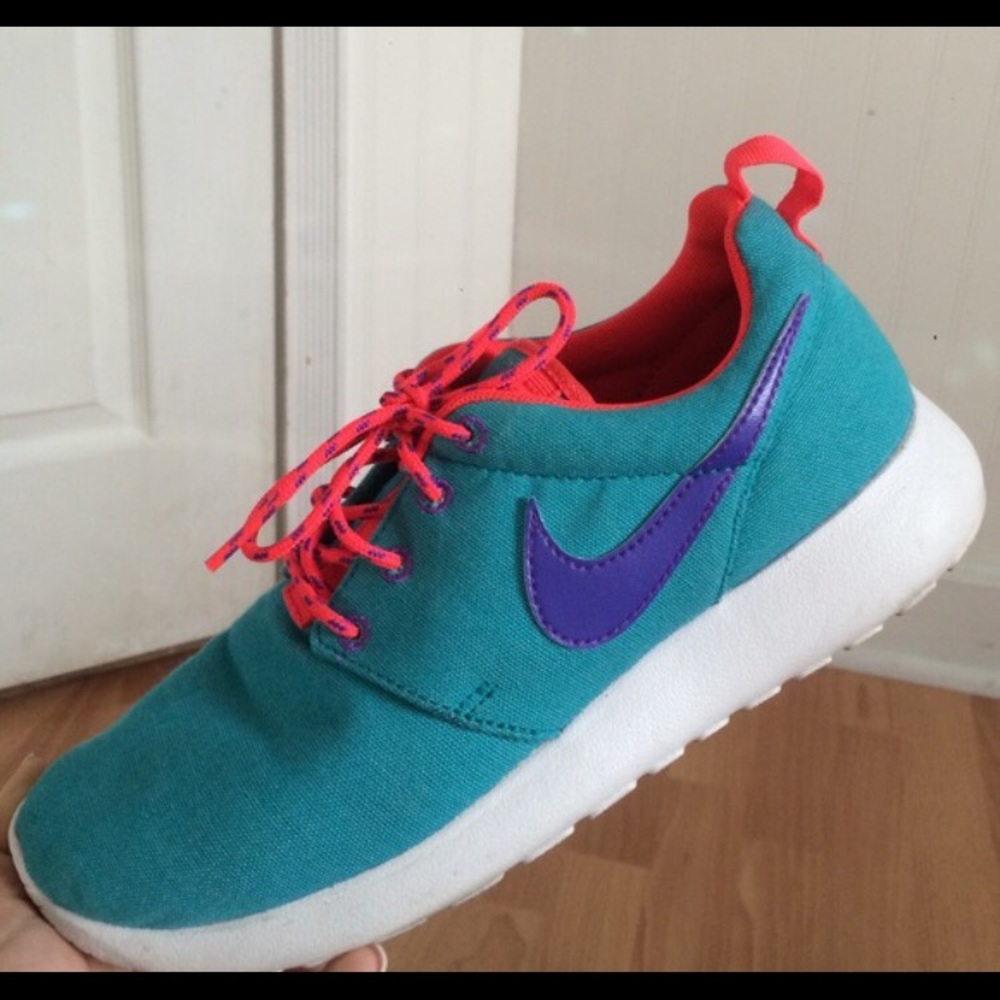 Women's Nike Roshes