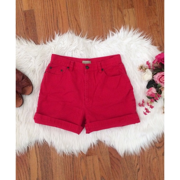 red mom shorts