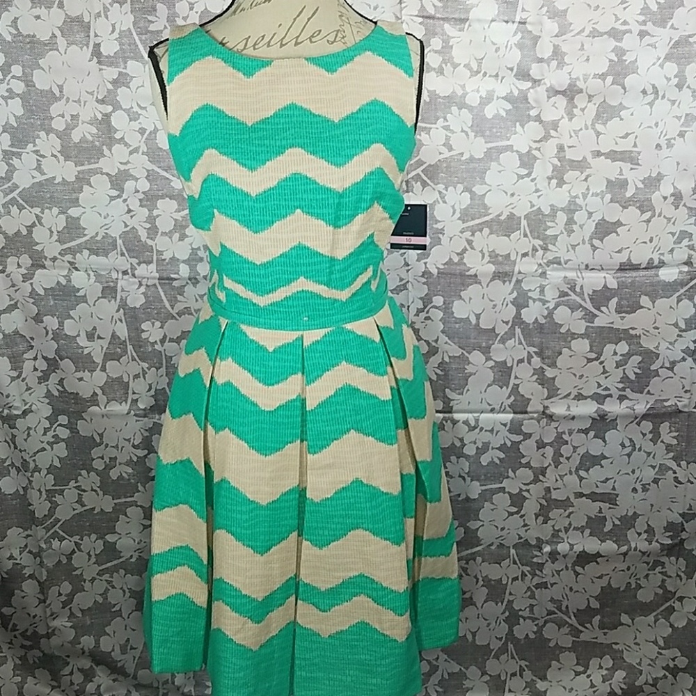 Zig-Zag Jacquard Dress