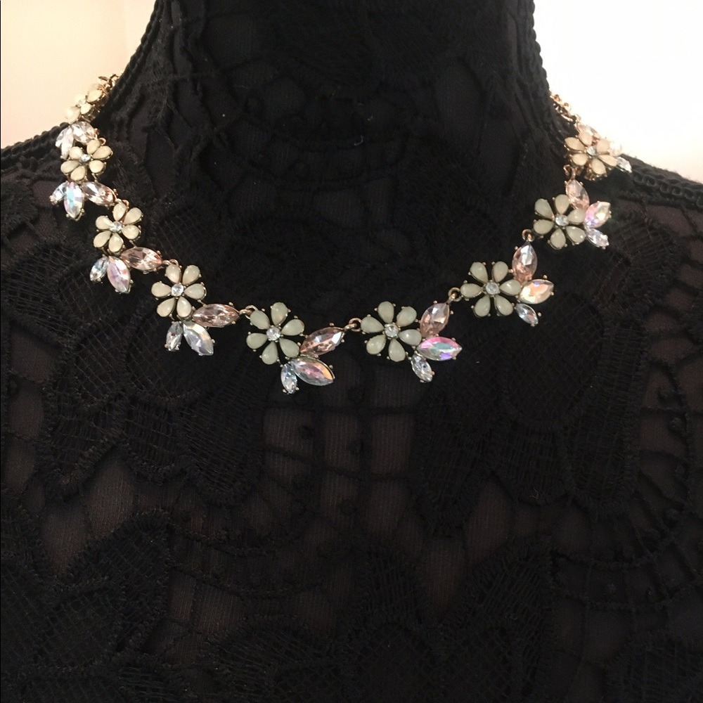 NWT Floral Statement Necklace