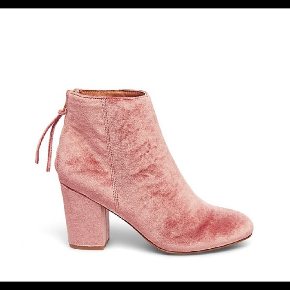 Steve Madden CYNTHIAV pink booties size 6