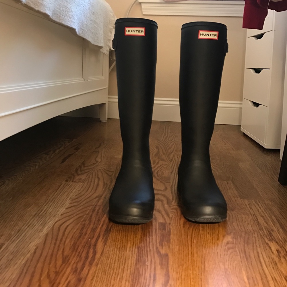 Matt black tall hunter boots