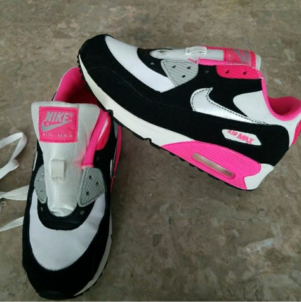 Girls air max nikes