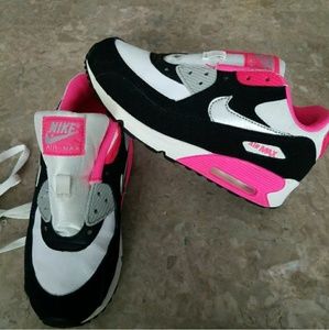 Girls air max nikes