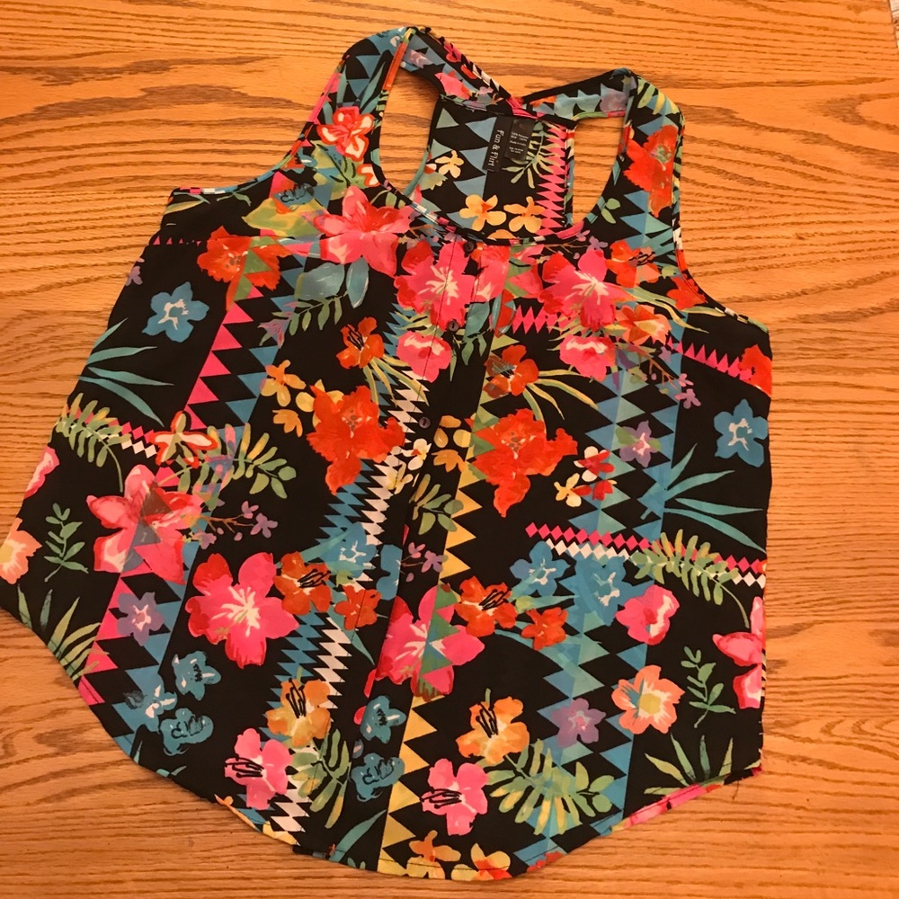 🌞🔥Tropical 🌴 flowy sheer blouse (NWOT)