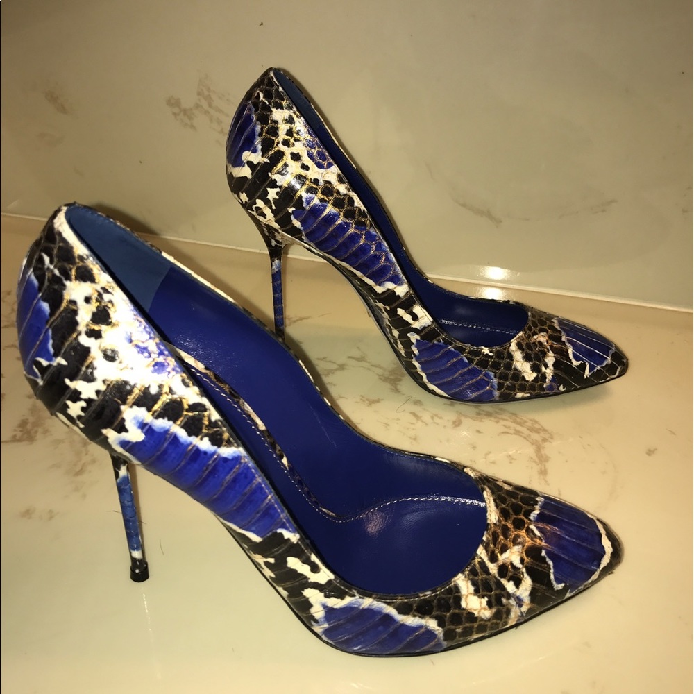 BRaND NEW Sergio Rossi snake skin pumps